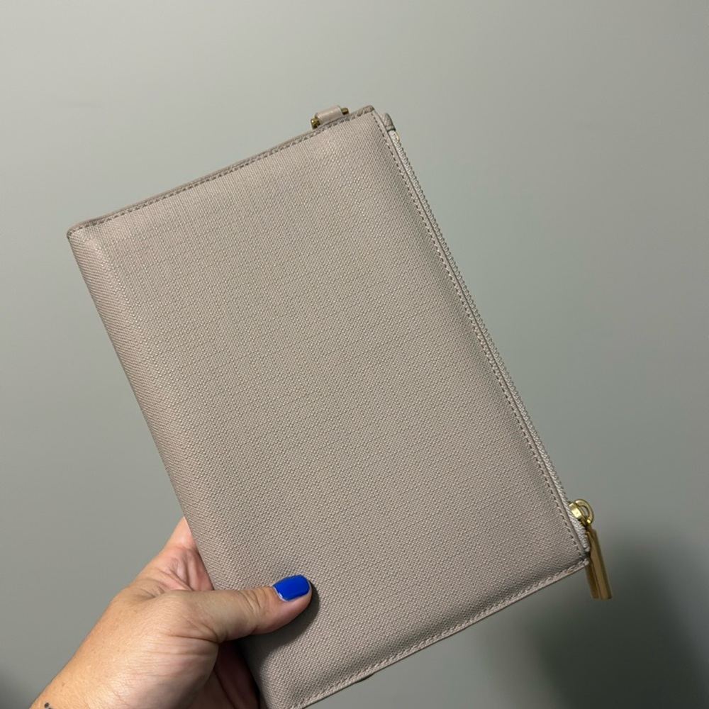 Dagne Dover wallet